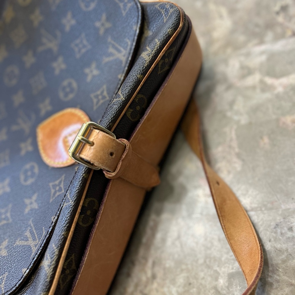 Elegant Brown and Tan Cartouchiere Crossbody Bag - Picture 3 of 17